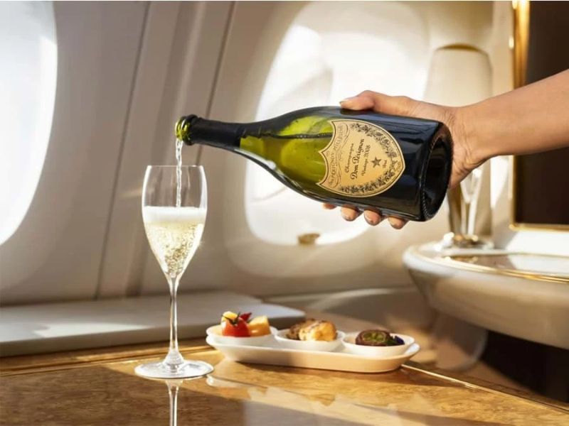 Rượu champagne giá rẻ trở thành lựa chọn hấp dẫn