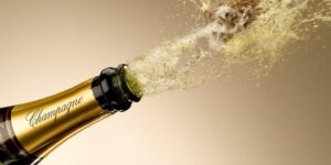 Rượu champagne mang tới không khí náo nhiệt
