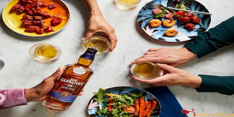 Phiên bản rượu Glenlivet 18 năm sở hữu mùi thơm đặc trưng của trái cây nhiệt đới