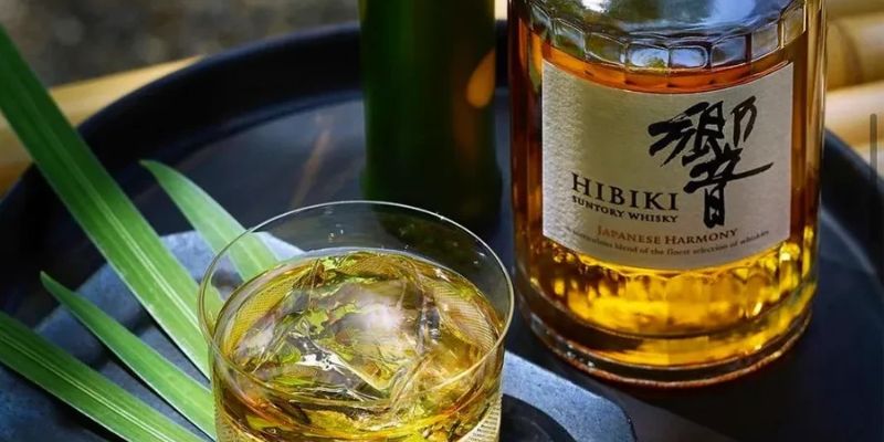 Hibiki thưởng thức với đá giúp mở rộng tầng hương