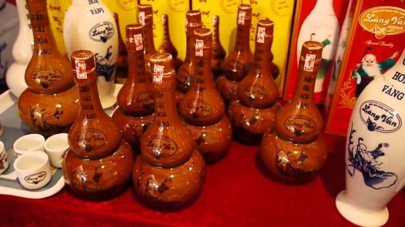 Rượu Làng Vân (30-40% ABV)