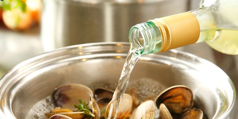 Rượu nấu ăn có nhiều công dụng tuyệt vời