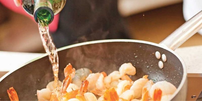 Tránh sử dụng rượu không rõ nguồn gốc