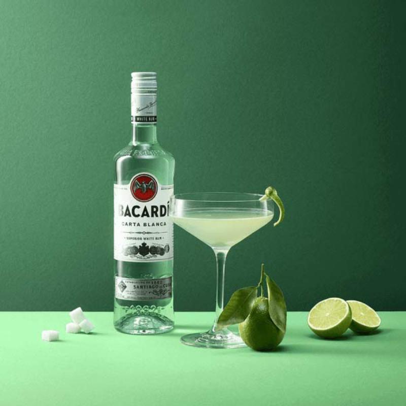 Rum trắng là nguyên liệu chính trong nhiều loại cocktail nổi tiếng trên thế giới