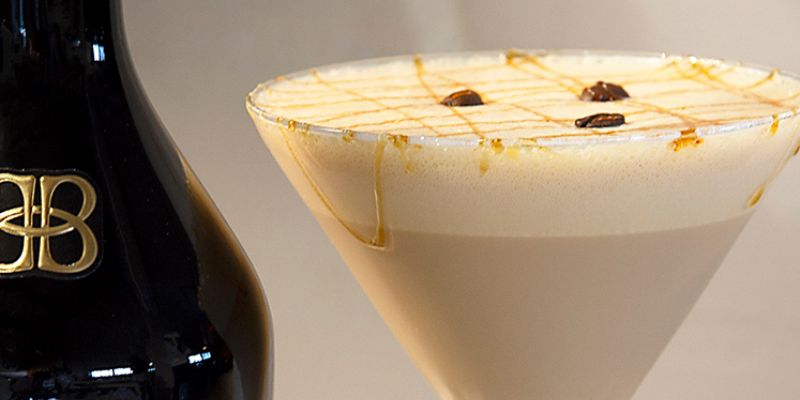 Flat White Martini sự hòa quyện của Baileys và cà phê espresso