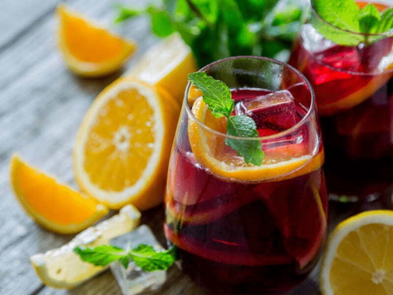 Khi uống rượu hoa quả bạn nên nắm rõ một số lưu ý tránh gây hại sức khỏe