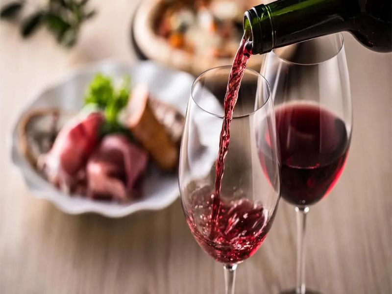 Dùng vang trong chế biến món ăn, làm sạch