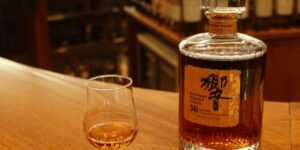 Hibiki là phối trộn giữa Whisky ngũ cốc và mạch nha
