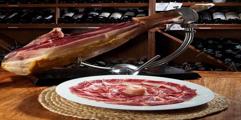 Thịt heo muối Iberico được coi là món ăn " Quốc Túy" của Tây Ban Nha