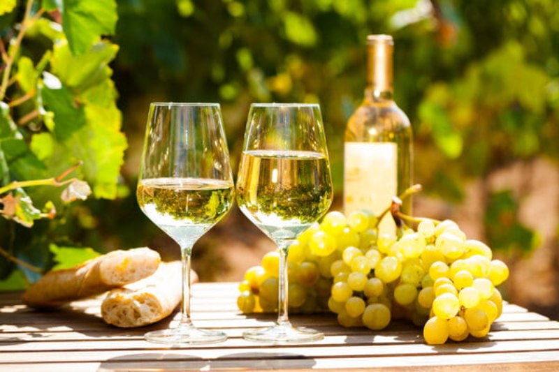 Dry wine có thể là rượu vang đỏ, trắng, hoặc hồng