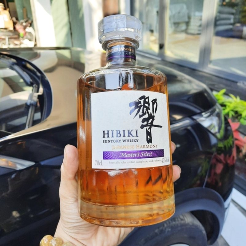 Giá rượu Hibiki tại Việt Nam phụ thuộc vào nhiều yếu tố khác nhau