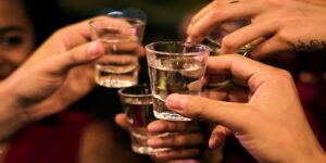 Rượu bao nhiêu calo, uống rượu tác động như thế nào
